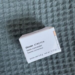 Glossier Light 3 Clair 3 Concealer in White and Pink